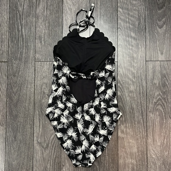 La Blanca Petal Pusher One-Piece Women's - Picture 6 of 13